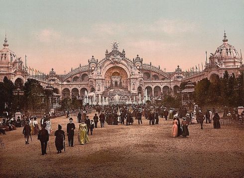 800px-Le_Chateau_d'eau_and_plaza,_Exposition_Universal,_1900,_Paris,_France